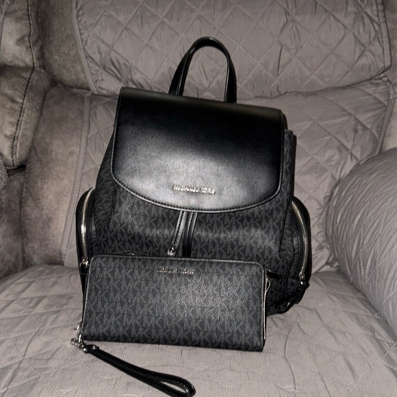 Michael Kors, backpack and matching wallet - Picture 1 of 7